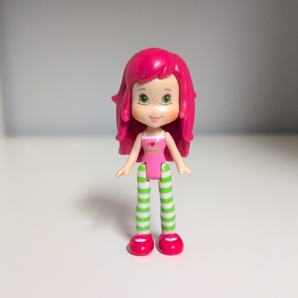 🩷4/$20🩷 Strawberry Shortcake McDonalds Figure, Y2k